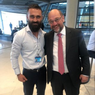 Ünsal Arik traf im Bundestag auf Martin Schulz.
